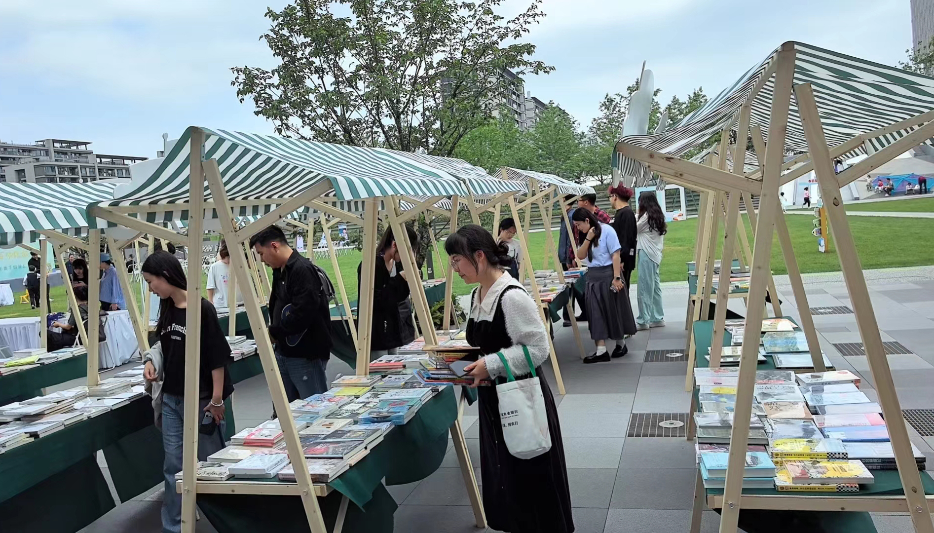 最是书香能致远——大涵文化4月书展活动撷英 最是书香能致远——大涵文化4月书展活动撷英